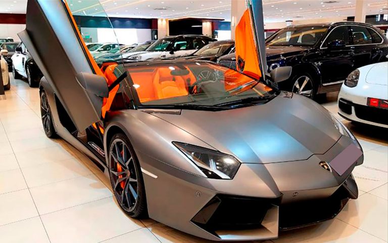 lamborghini-aventador-1